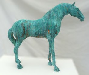 Skulptur nr 116.   38 cm høj.  Materialer bla : “kold porcelæn”(proff. kvalitet ægte ler) , oxideret bladkobber.   Pris: 3450 kr